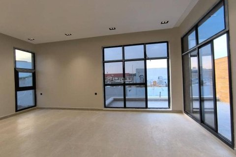 7 bedrooms Villa in Riyadh, Saudi Arabia No. 61135 9