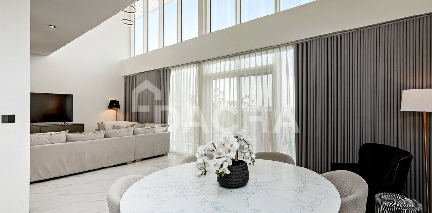 Townhouse de 4 dormitorios en Dubai Land, UAE No. 198494