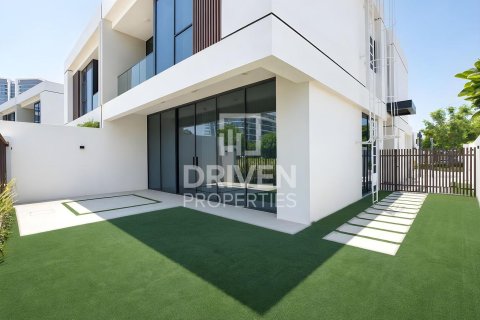 Townhouse de 4 dormitorios en District One, UAE No. 209859