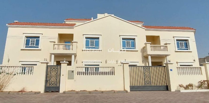 Villa Jumelée de 4 chambres à As Sib, Oman No. 53816