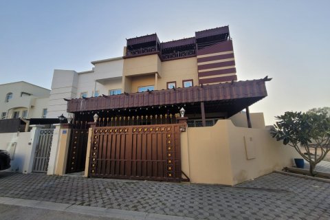 5 bedrooms Villa in Muscat, Oman No. 54506