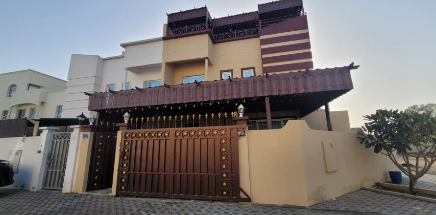 5 bedrooms Villa in Muscat, Oman No. 54506