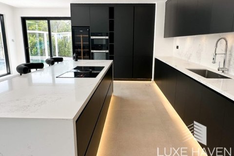 4 bedrooms Villa in Jumeirah Islands, UAE No. 9141 11