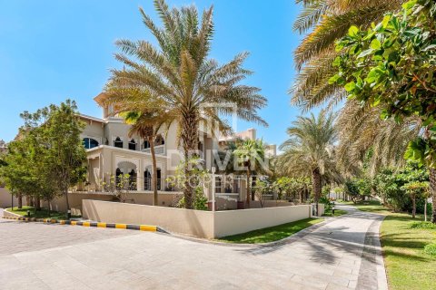 4 bedrooms Villa in The Crescent, UAE No. 204475