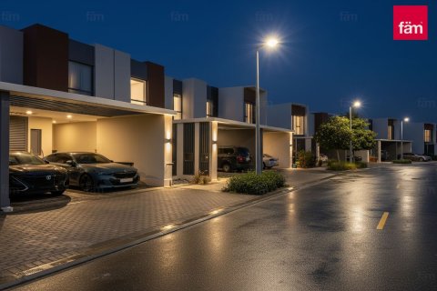 3 bedrooms Villa in Dubai, UAE No. 166758