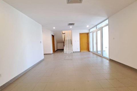 Villa de 7 chambres à Abu Dhabi, UAE No. 21930