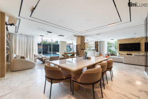 4 bedrooms Villa in Jumeirah Park, UAE No. 203095