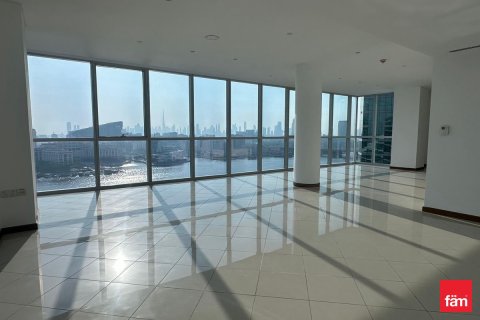 Apartment de 4 dormitorios en Dubai, UAE No. 125946