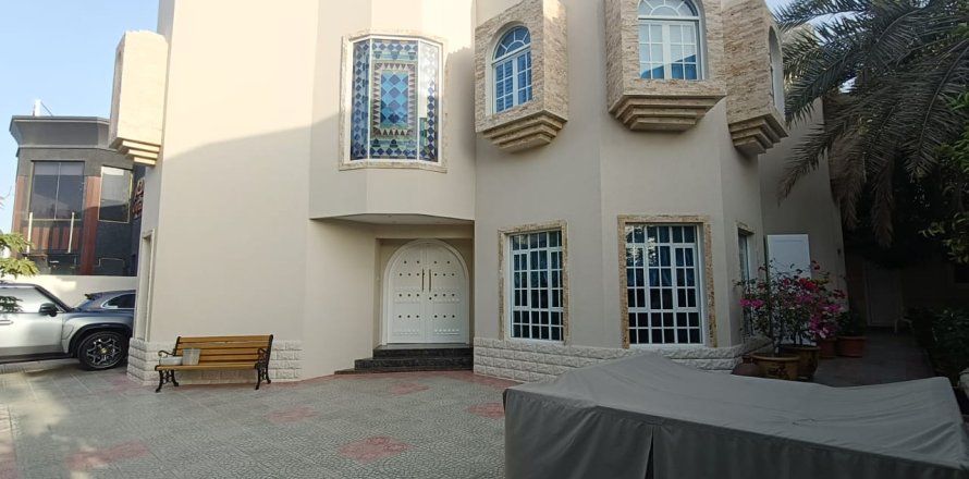 Villa de 5 dormitorios en Muscat, Oman No. 66949