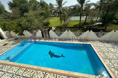 Villa de 5 chambres à Doha, Qatar No. 58429 10