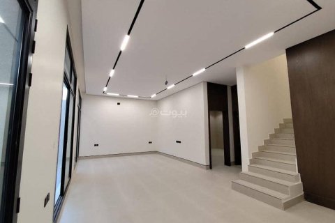4 bedrooms Villa in Riyadh, Saudi Arabia No. 60379 6