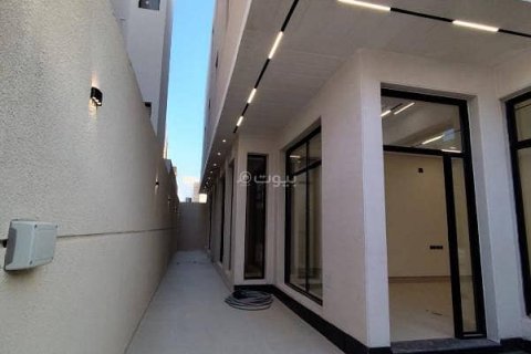 4 bedrooms Villa in Riyadh, Saudi Arabia No. 60379 3