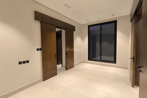 Villa de 5 dormitorios en Riyadh, Saudi Arabia No. 61128 7