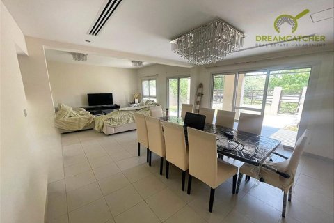 3 bedrooms Villa in Mina Al Arab, UAE No. 33341 4