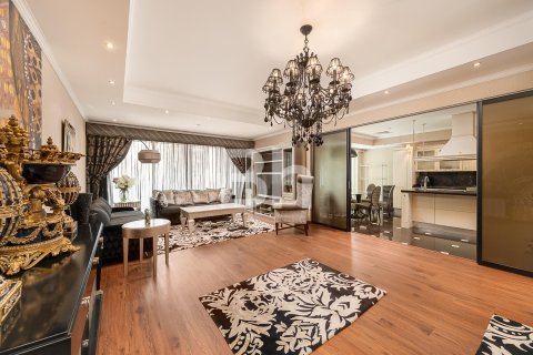 3 bedrooms Apartment in Emirates Crown, UAE No. 208786