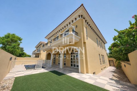 Вилла с 5 спальнями в The Villa, ОАЭ №204637