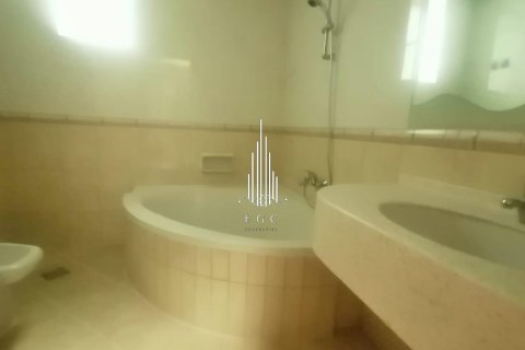 Appartement de 3 chambres à Al Khalidiya, UAE No. 49647 23