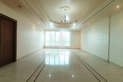 3 bedrooms Apartment in Al Khalidiya, UAE No. 49647