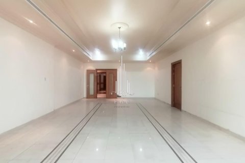 Appartement de 3 chambres à Al Khalidiya, UAE No. 49647 3