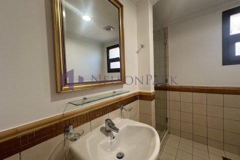 5 bedrooms Villa in Doha, Qatar No. 58023 19
