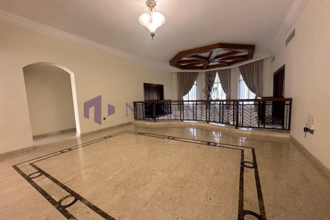 5 bedrooms Villa in Doha, Qatar No. 58023 5