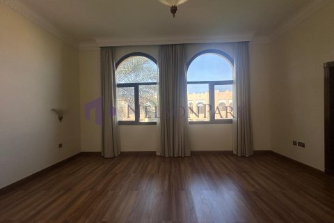 5 bedrooms Villa in Doha, Qatar No. 58023 7