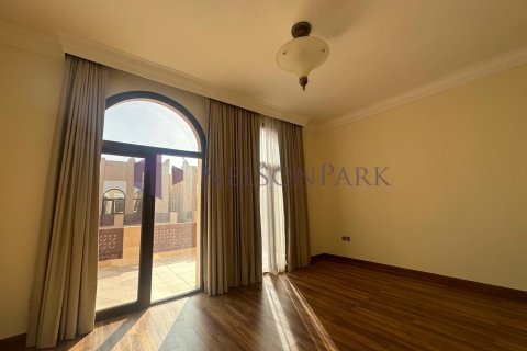 5 bedrooms Villa in Doha, Qatar No. 58023 9