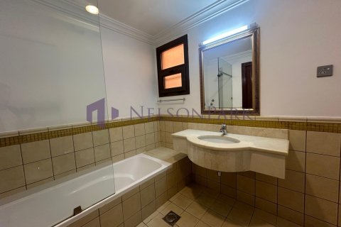 5 bedrooms Villa in Doha, Qatar No. 58023 12