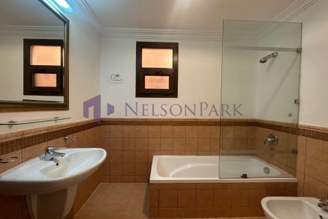 5 bedrooms Villa in Doha, Qatar No. 58023 11