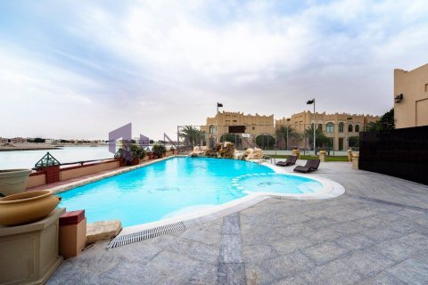 5 bedrooms Villa in Doha, Qatar No. 58023 18