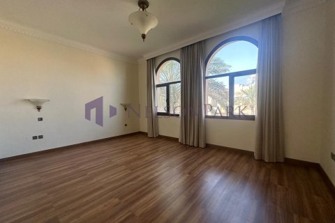 5 bedrooms Villa in Doha, Qatar No. 58023 6
