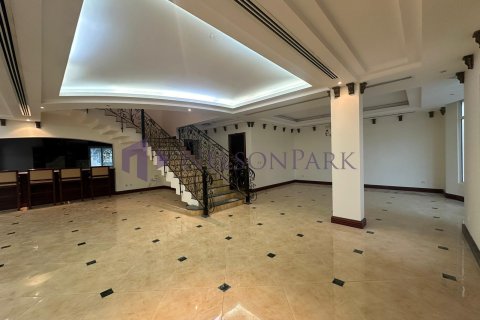 5 bedrooms Villa in Doha, Qatar No. 58024 8