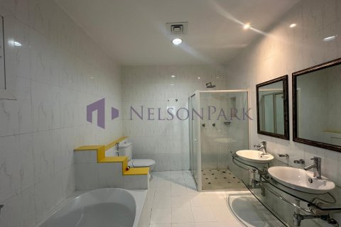 5 bedrooms Villa in Doha, Qatar No. 58024 22