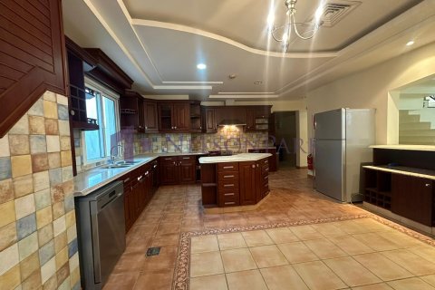 5 bedrooms Villa in Doha, Qatar No. 58024 12