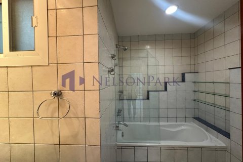 5 bedrooms Villa in Doha, Qatar No. 58024 16