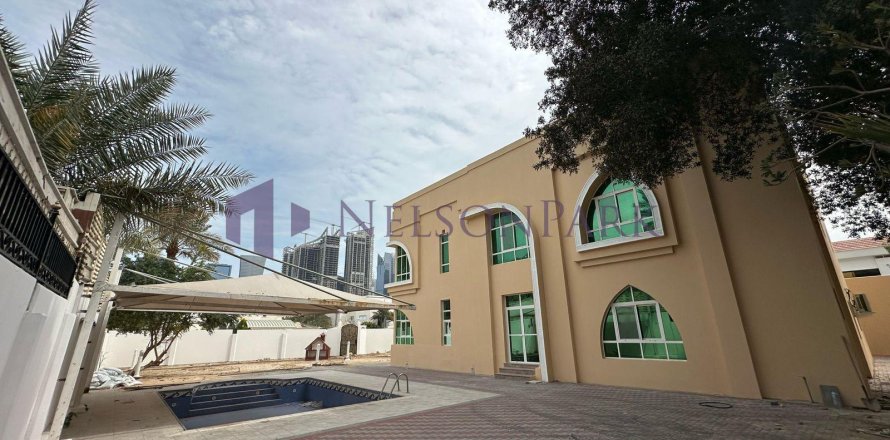 Villa de 4 chambres à Doha, Qatar No. 58025