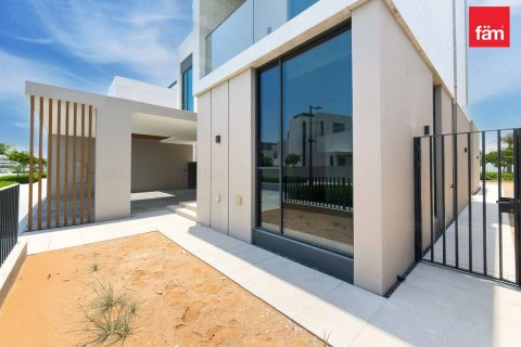4 bedrooms Villa in Dubai, UAE No. 165576