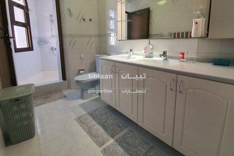 5 bedrooms Villa in Muscat, Oman No. 53999 11