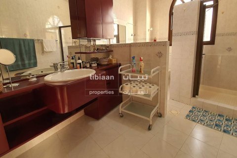 5 bedrooms Villa in Muscat, Oman No. 53999 15