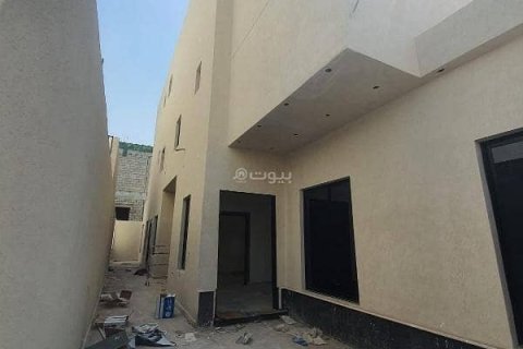4 bedrooms Villa in Riyadh, Saudi Arabia No. 60485