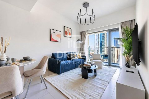 Квартира с 2 спальнями в Burj Royale, ОАЭ №204692