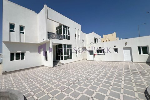 Villa de 7 dormitorios en Umm Salal Mohammed, Qatar No. 57849 13