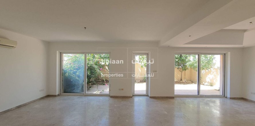 Townhouse de 4 dormitorios en Muscat, Oman No. 53694