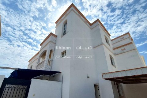 4 bedrooms Apartment in Muscat, Oman No. 53696