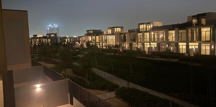 4 bedrooms Townhouse in Dubai, UAE No. 187823