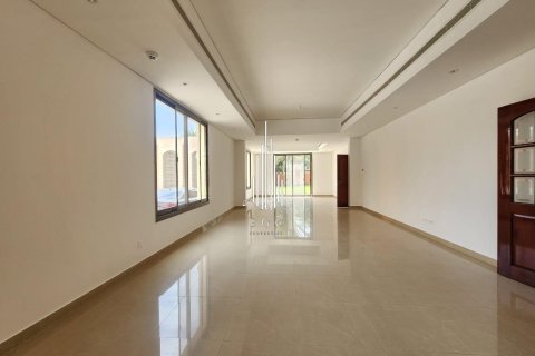4 bedrooms Villa in Abu Dhabi Gate City, UAE No. 24613 9