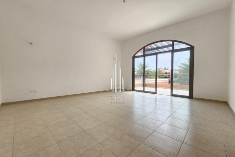 4 bedrooms Villa in Abu Dhabi Gate City, UAE No. 24613 7