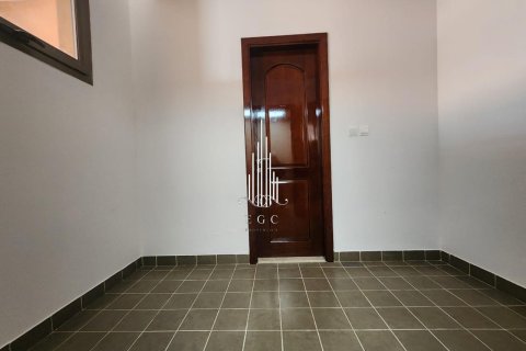 4 bedrooms Villa in Abu Dhabi Gate City, UAE No. 24613 13