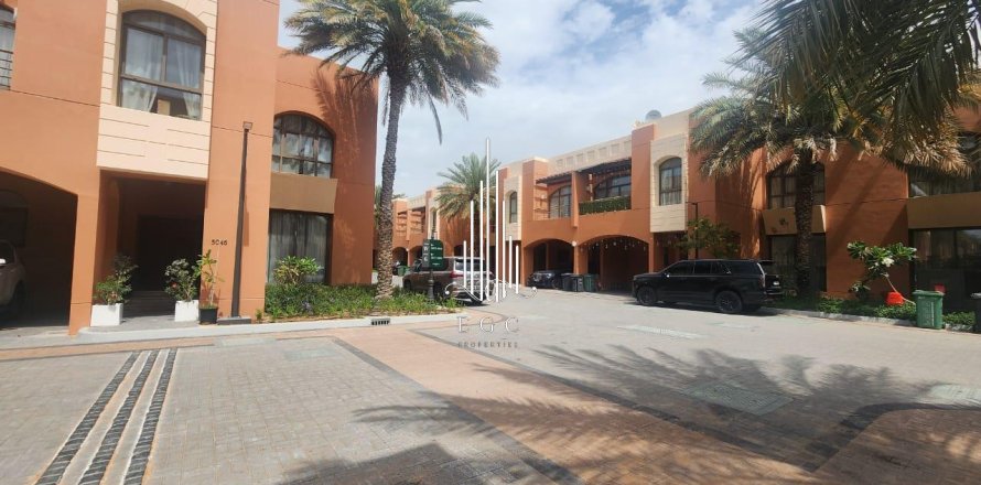 4 bedrooms Villa in Abu Dhabi Gate City, UAE No. 24613