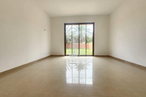 4 bedrooms Villa in Abu Dhabi Gate City, UAE No. 24613 4